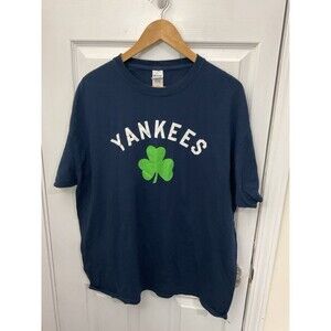 Gildan Yankees Shamrock Graphic Novelty T-Shirt XL
